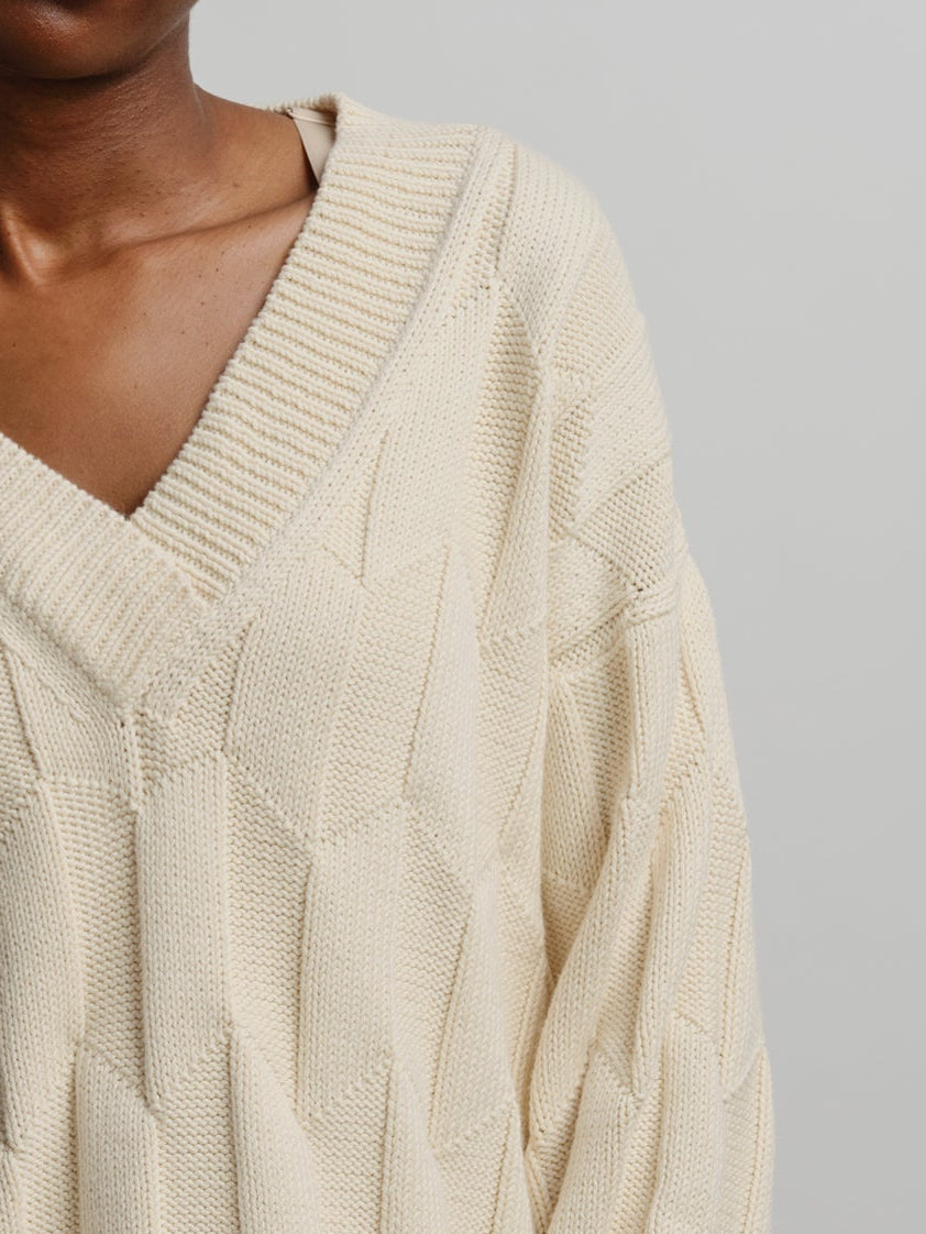 Lilly Chevron V-Neck Sweater - Plaster