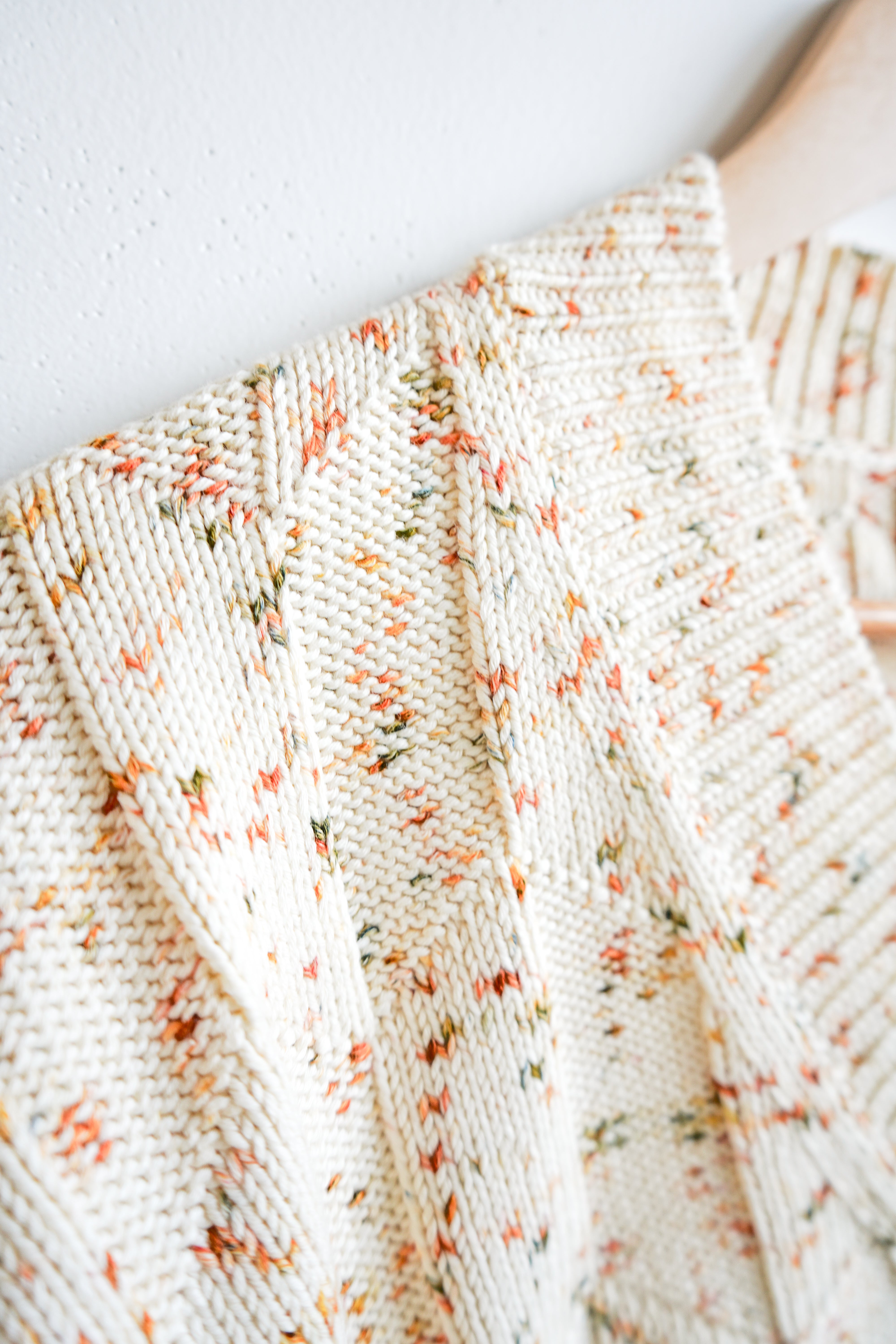 Lilly Chevron V-Neck Sweater - Dune