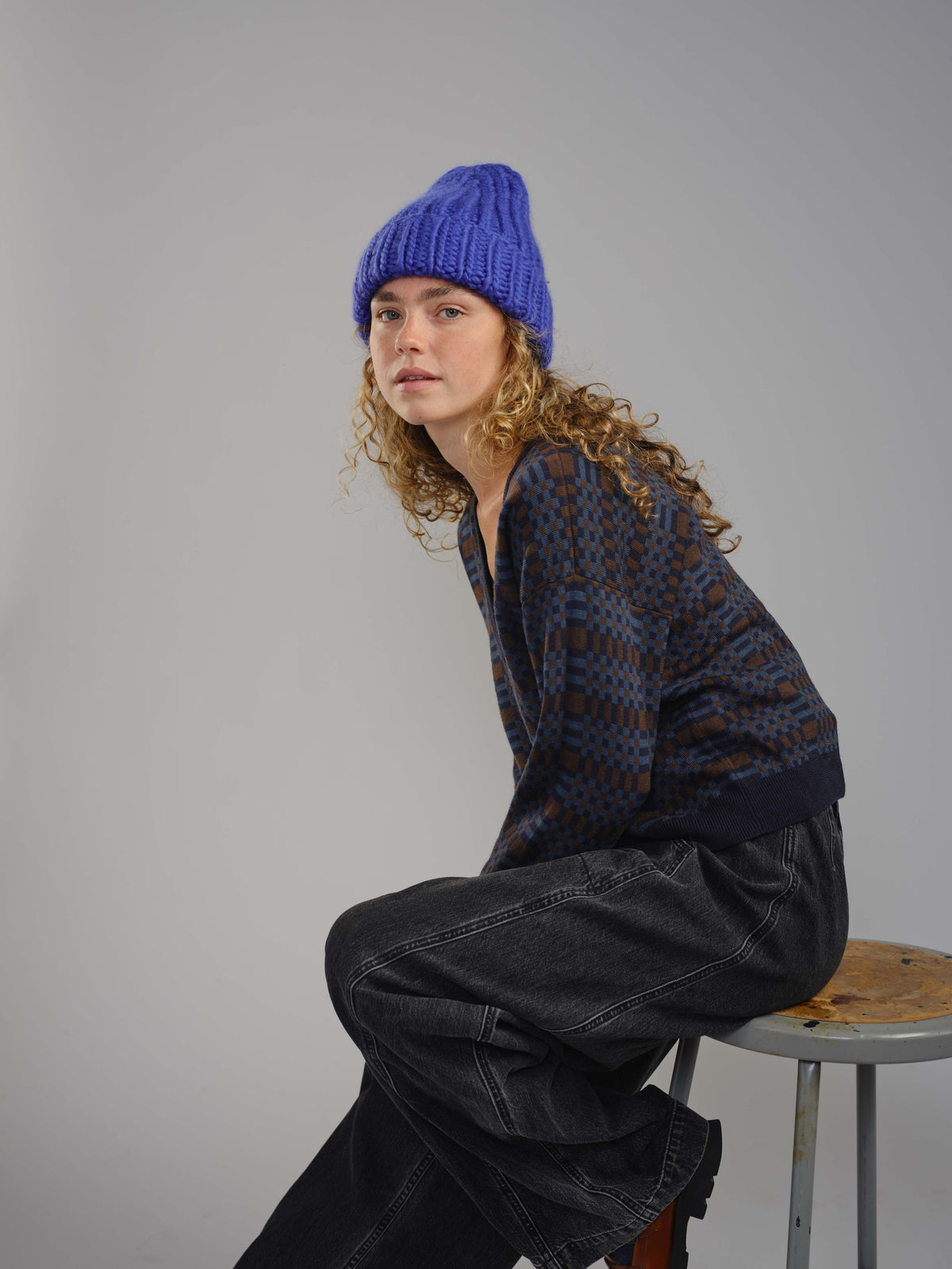 The Workwear hand-knit merino wool beanie in Lapis, worn